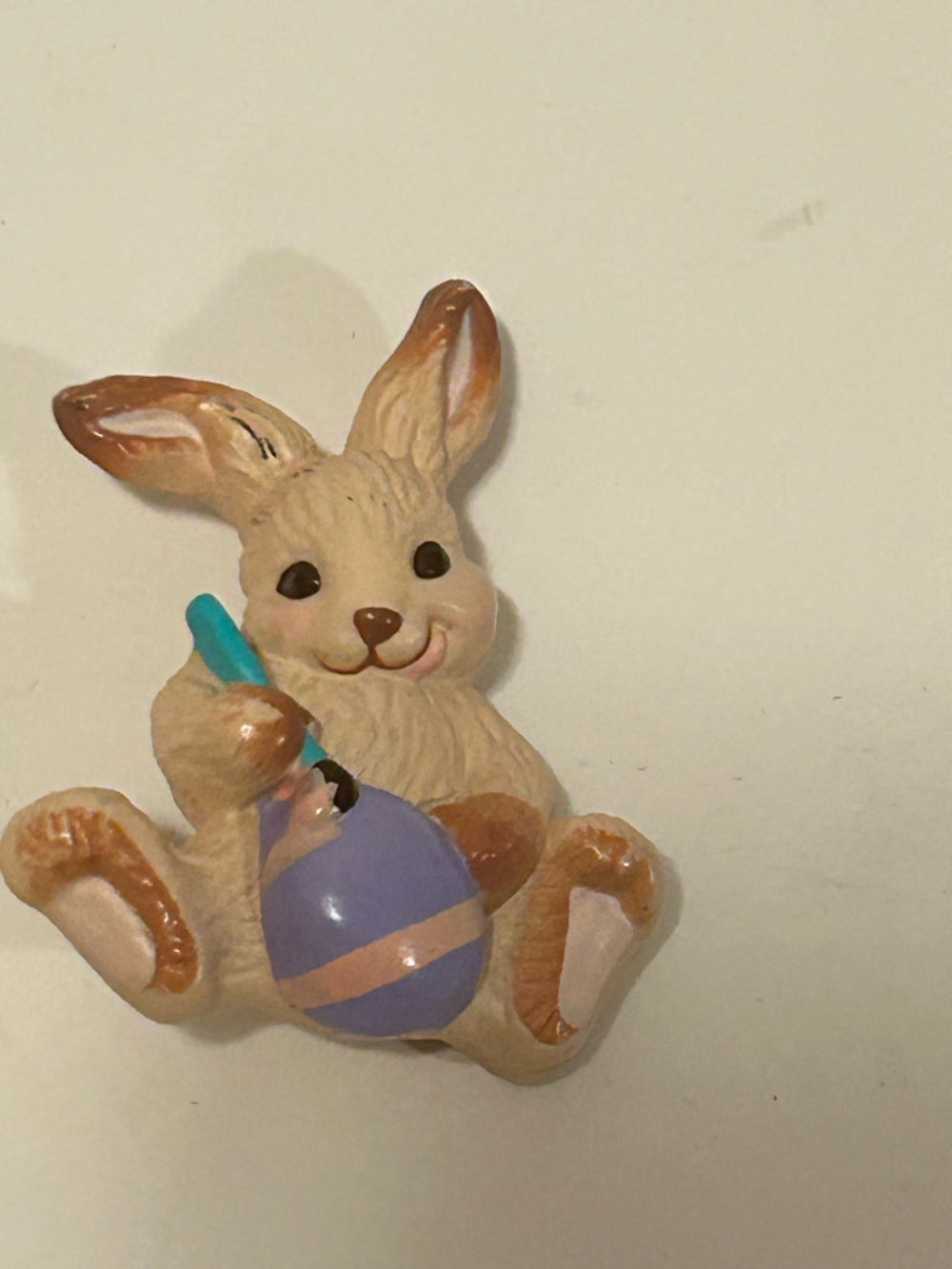 1986 Hallmark Cards Inc. vintage bunny rabbit painting an Easter egg pin brooch